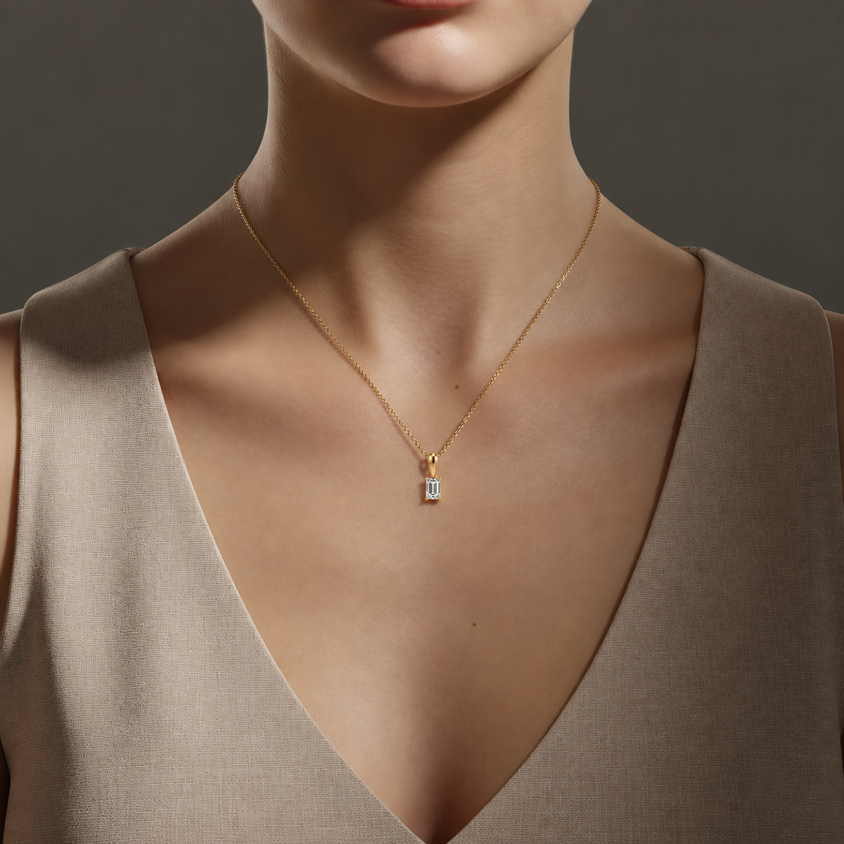 Emerald Solitario Pendant